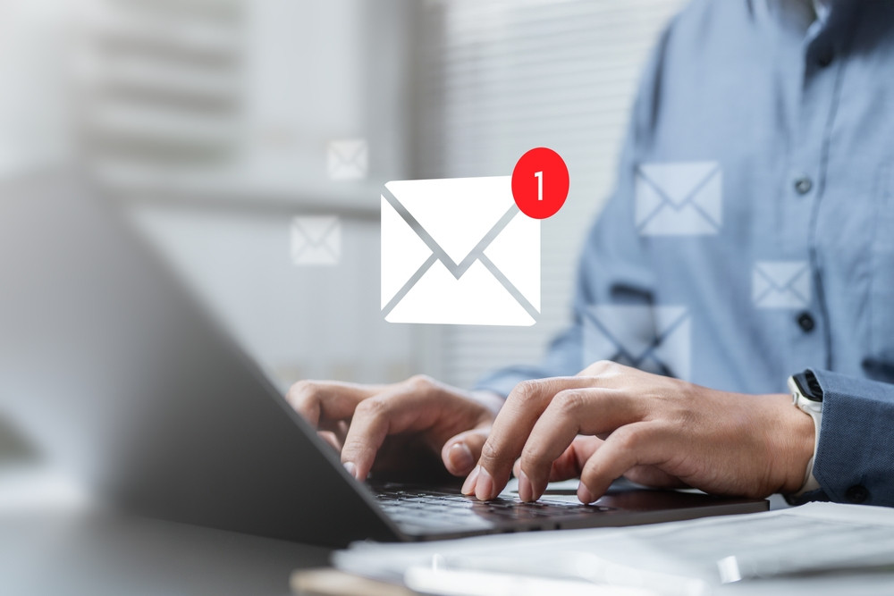 Un angajator sancționat pentru accesarea ilegală a e-mailului de serviciu al unui fost angajat după concediere 1 email