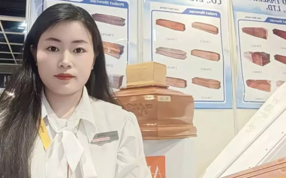 O tânără din China renunță la cariera de profesoară pentru a vinde sicrie în Europa și obține venituri de aproape 6 milioane de euro anual 1 screenshot 2026 02 23 224850