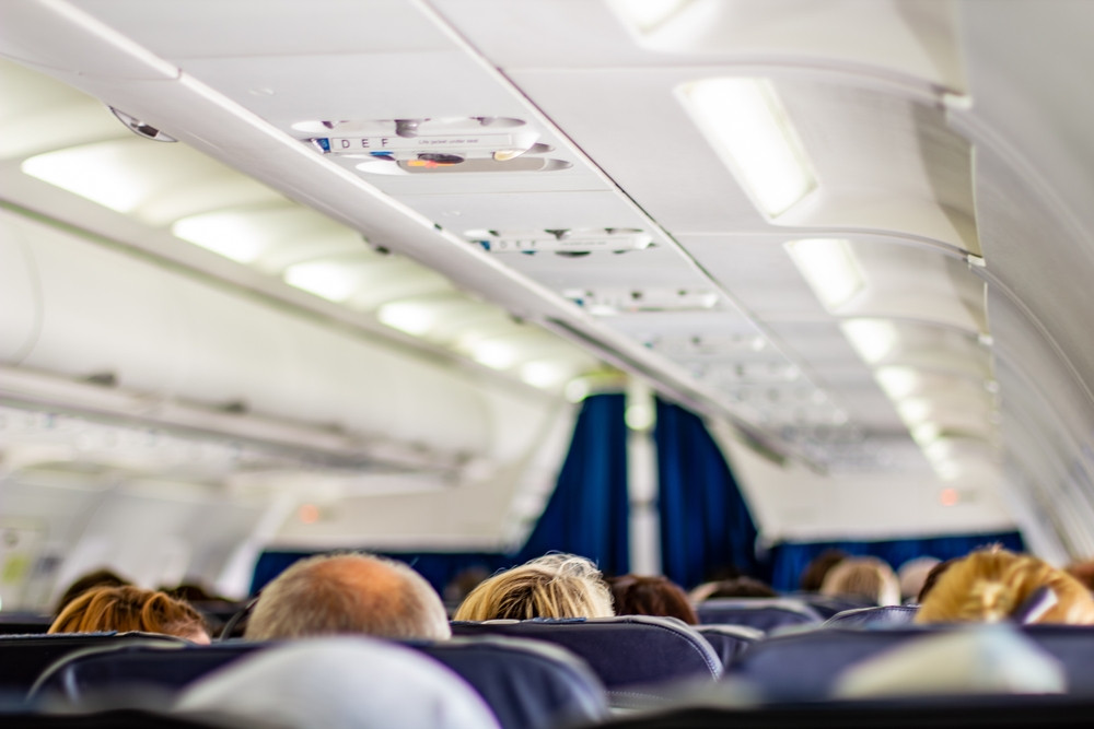 Trei membri ai echipajului British Airways spitalizați după consumul de bomboane gumoase cu cannabis primite de la un pasager 1 shutterstock 2706072573