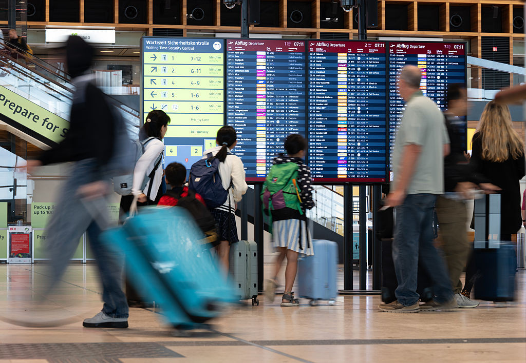 Aeroportul Berlin-Brandenburg anunță suspendarea tuturor zborurilor miercuri din cauza grevei sindicatului Verdi 1 62576424