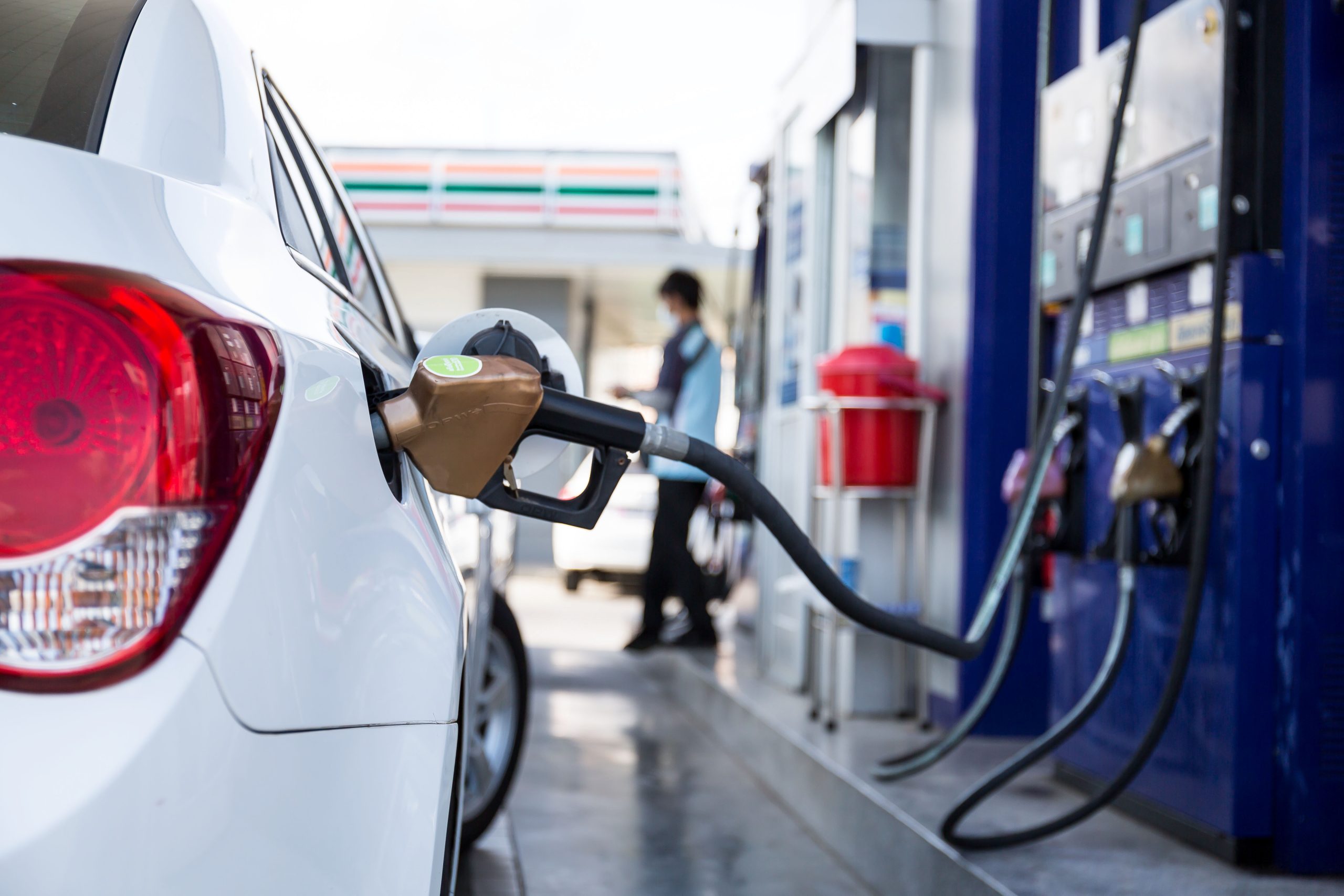 Premierul sloven Robert Golob anunță restricții la vânzările de carburanți din cauza conflictului din Orientul Mijlociu 1 benzinarie scaled