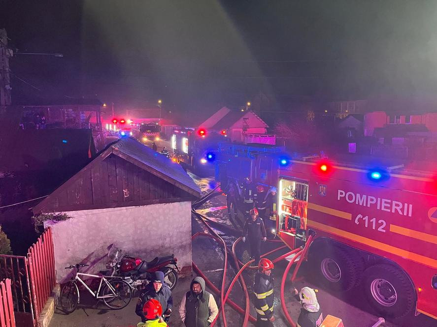 Incendiu puternic în municipiul Turda: mai multe case și barăci au fost cuprinse de flăcări 1 incendiu turda 2