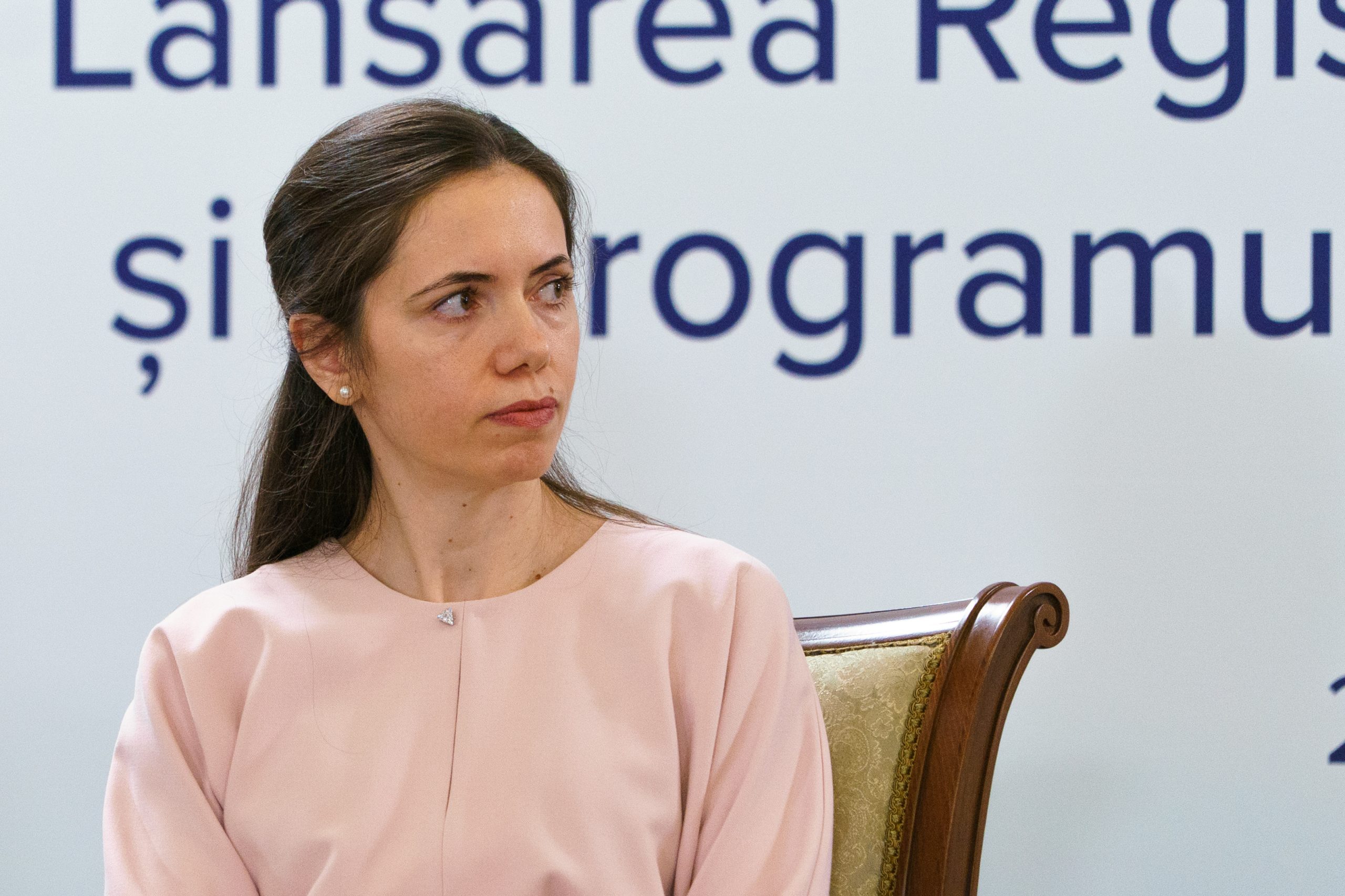 Mirabela Grădinaru, partenera președintelui Nicușor Dan, va participa la o masă rotundă dedicată adicțiilor în cadrul proiectului „România în Lumină” 1 mirabela gradinaru scaled