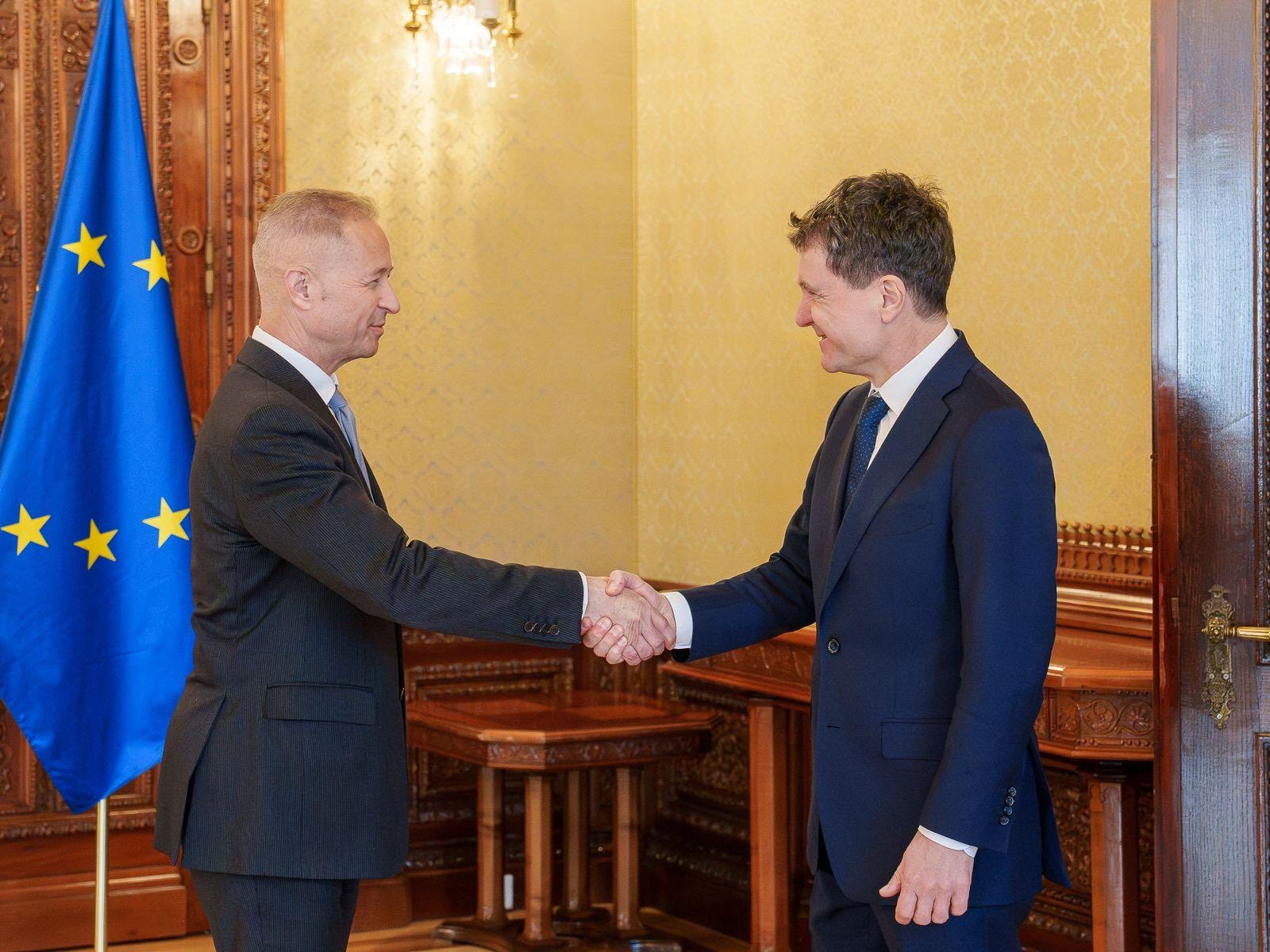 Președintele Nicușor Dan a avut o întâlnire la Palatul Cotroceni cu conducerea OMV Petrom privind prețurile la combustibili și securitatea aprovizionării 1 nicusor dan omv petrom