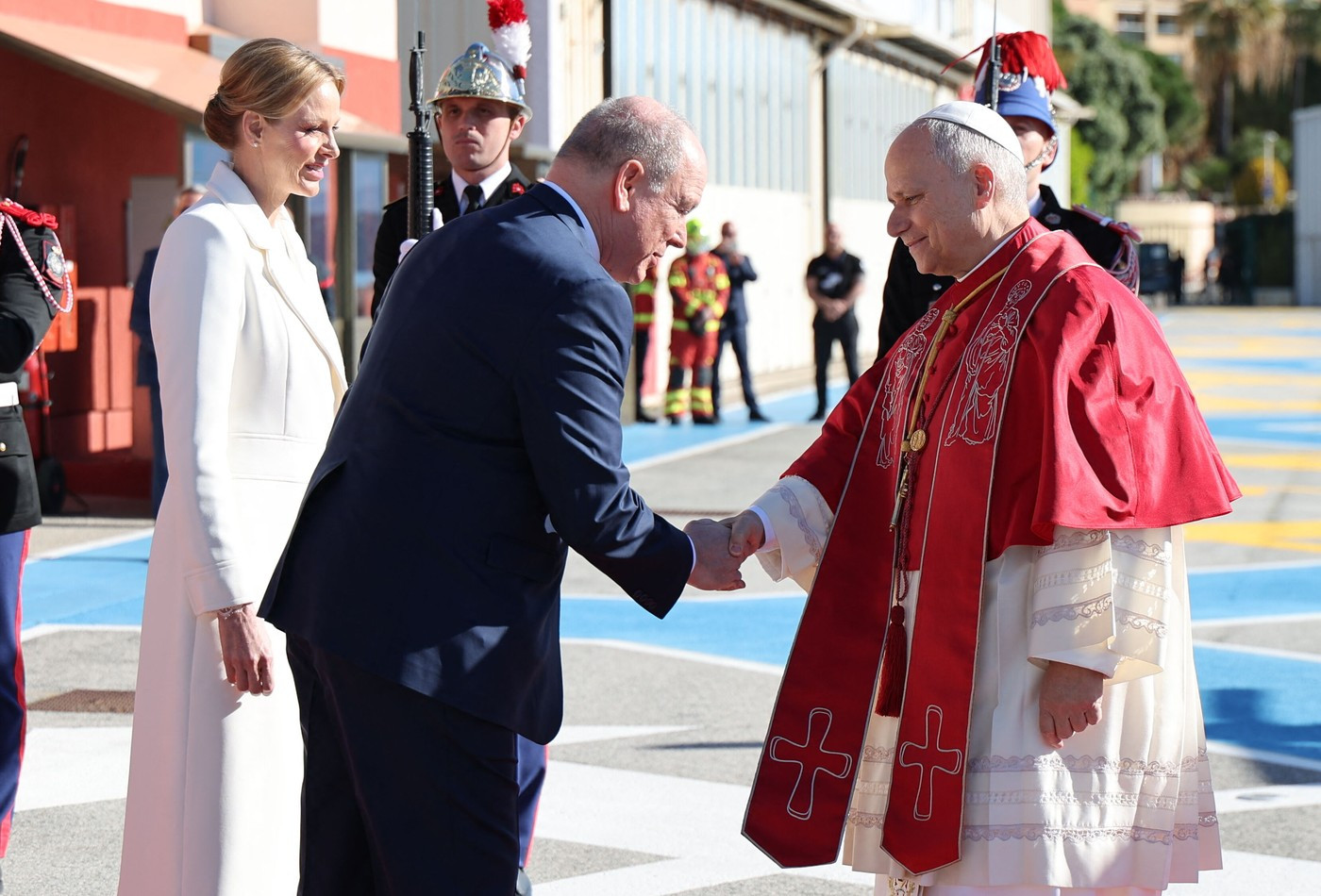 Papa Leon al XIV-lea efectuează prima sa vizită pontificală în Europa de Vest, sosind la Monaco 1 papa leon monaco 2