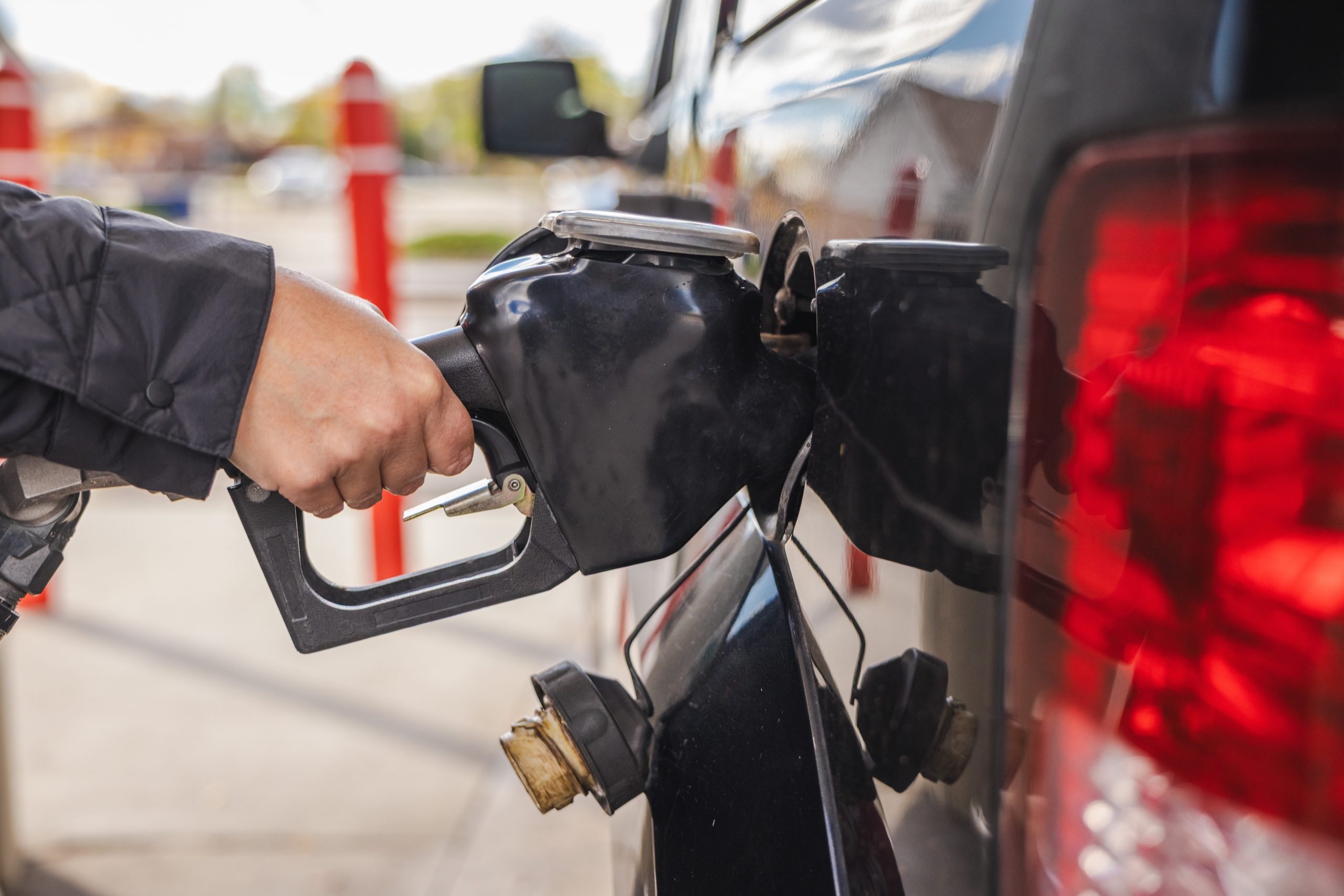 Rusia interzice exporturile de benzină în contextul fluctuațiilor pieței globale de petrol 1 shutterstock 2706361889 scaled