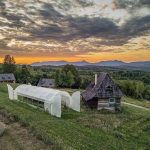 ferma teren gradina casa shutterstock 2727407411