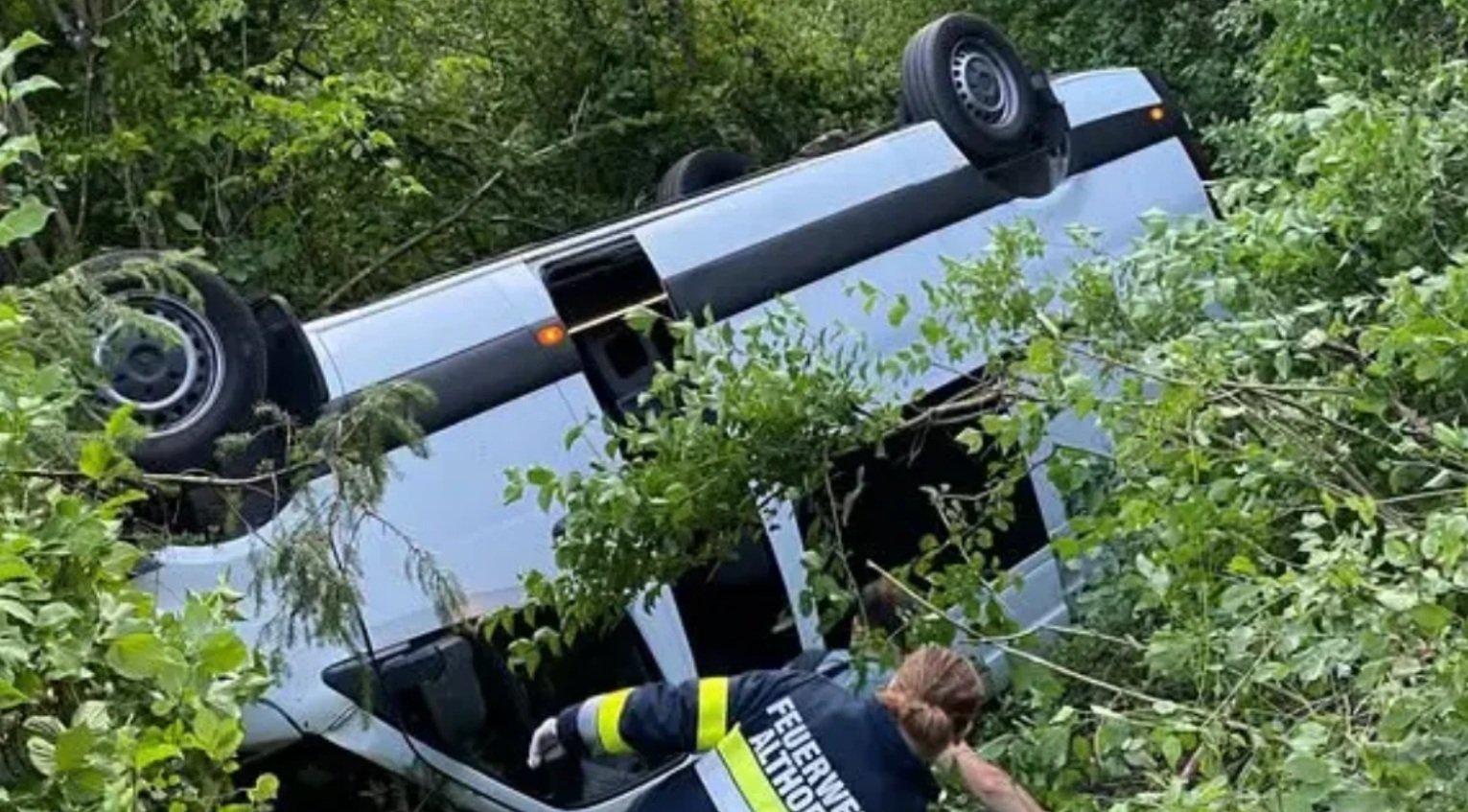 microbuz austria accident 5min at