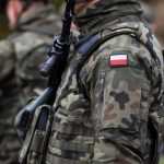 polonia soldati shutterstock 2397257335