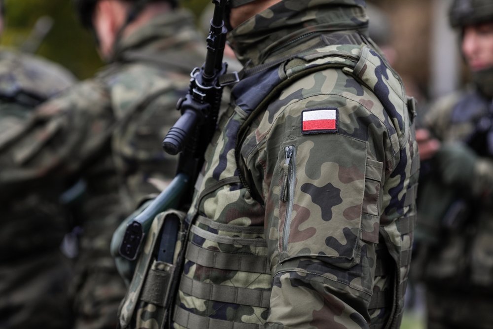 polonia soldati shutterstock 2397257335
