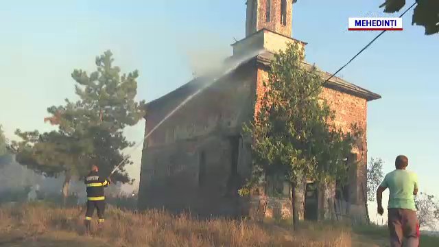 pompieri incendiu biserica